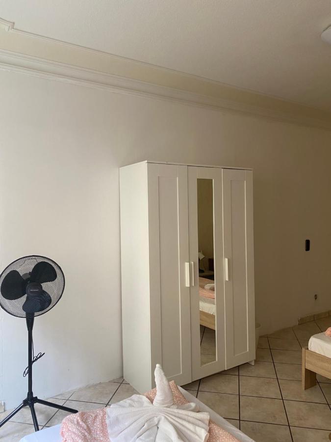 Central Shared Apartment, Friesenplatz Keulen Buitenkant foto