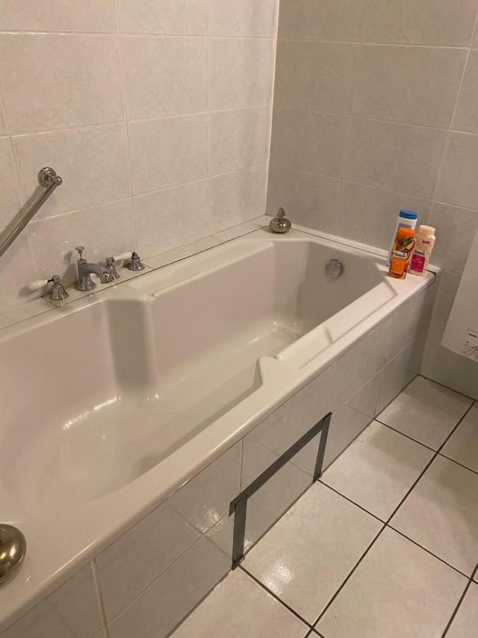 Central Shared Apartment, Friesenplatz Keulen Buitenkant foto